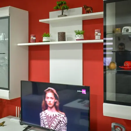 Elena - Center Oasis Modern Elegance In Apartman *