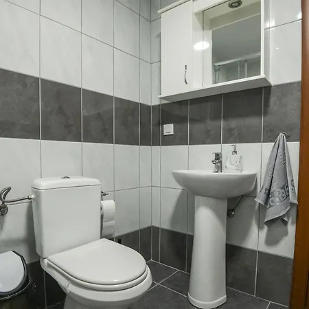 Elena - Center Oasis Modern Elegance In Szkopje