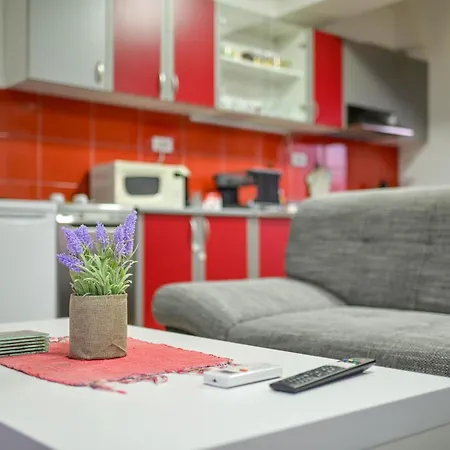 Elena - Center Oasis Modern Elegance In Apartman Szkopje